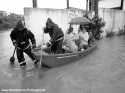 Os bombeiros passaram o dia de ontem a ajudar as vítimas das inundações 2006
