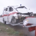 O despiste, seguido de capotamento, de uma ambulância dos Bombeiros de Avis, provocou ontem a morte de duas mulheres, de 77 e 52 anos, e ferimentos no condutor do veículo. Em 10-25-2004