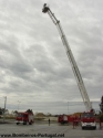 Nova aquisição dos bombeiros Velhos-Aveiro, braço articulado com escada de salvamento, cesto com monitor,suporte para maca e sistema autonomo de ar comprimido respiravel.
Alcance 37 mts.