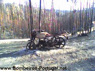 Foi ver o incendio e esqueceu-se da mota